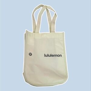 𝙻𝚞𝚕𝚞𝚕𝚎𝚖𝚘𝚗 𝙶𝚛𝚎𝚎𝚗 𝚃𝚘𝚝𝚎 𝙱𝚊𝚐